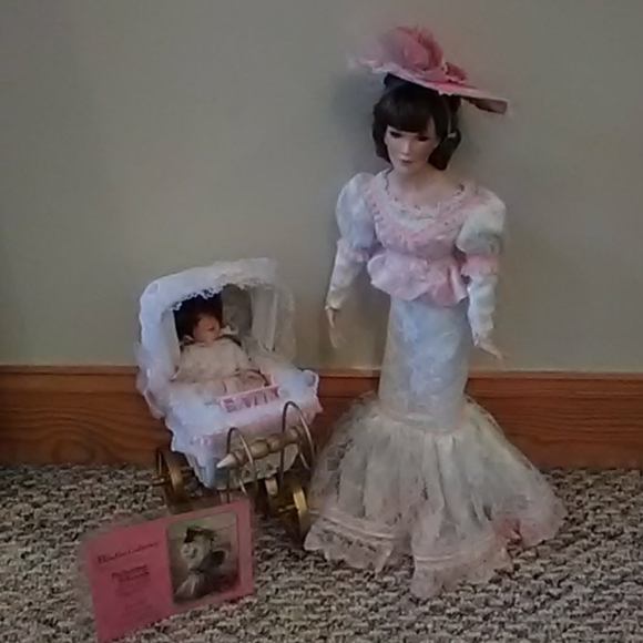 New Paradise Galleries Doll set - Picture 1 of 8